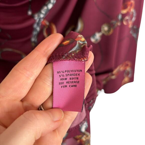 NWT Carmen Marc Valvo Burgundy Red Chain Print Top Silky Shirt Women's 1X - Picture 4 of 6